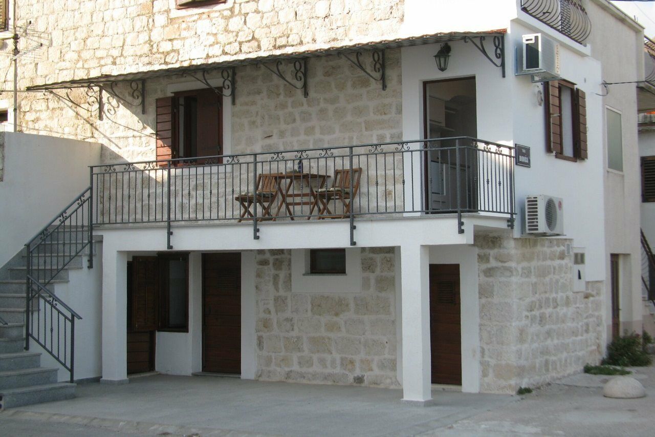 Apartment Noa Kaštel Kambelovac Exterior foto